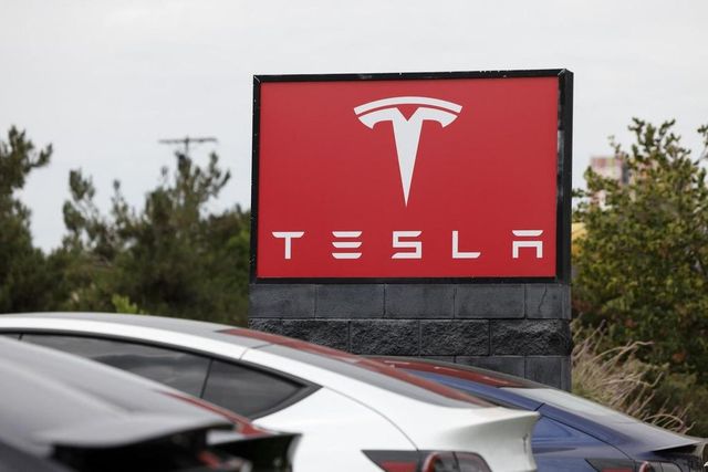 Tesla, compenso di mille miliardi per Elon Musk se raggiunge obiettivi