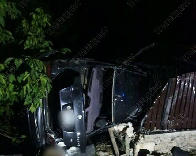 Accident la Camenca după ce un minor a luat mașina tatălui său: un tânăr a murit, alți patru – pe patul de spital