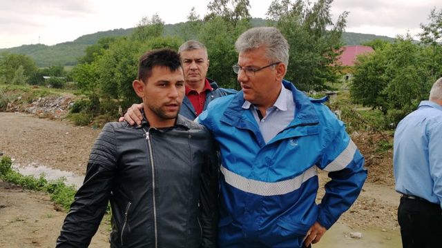 Miniștrii Gavrilescu și Deneș au mers în zonele afectate de inundații din Prahova