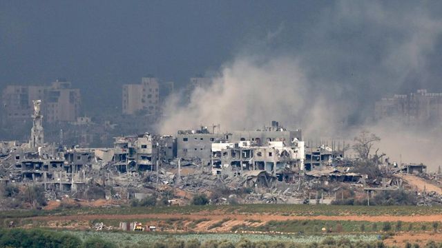 Izrael lebombázta a Hamász vezetőjének egyik házát a Gázai övezetben