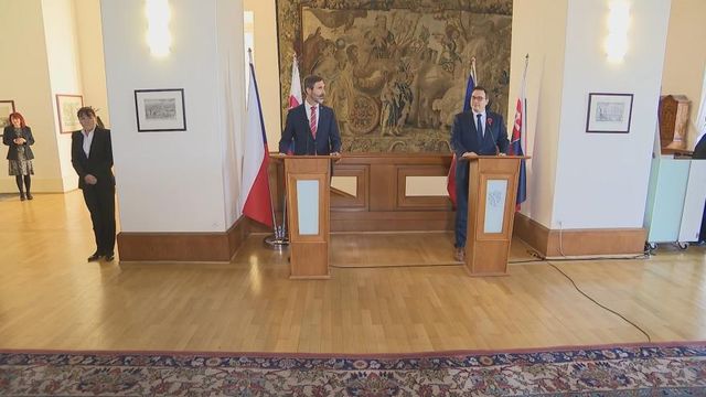 Fico má ještě v listopadu navštívit Česko, setkat se chce nejen s Fialou