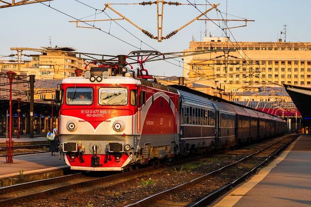 CFR Călători introduce vagoane de dormit sau cușetă la trenuri de zi