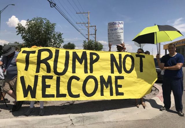 Donald Trump a fost întâmpinat cu proteste în Dayton și El Paso