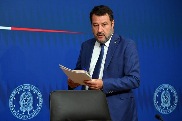 Banche: Salvini, redistribuire extraprofitti è doveroso