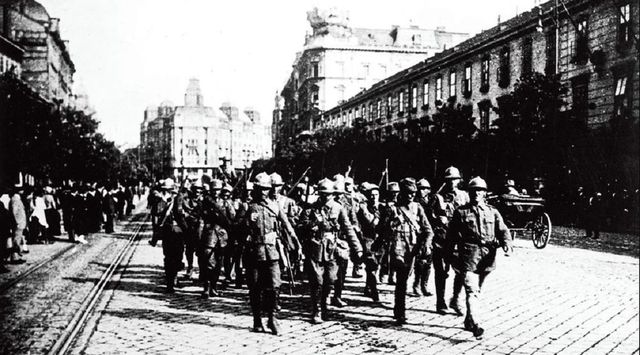 103 ani de când Armata română a eliberat Ungaria de regimul comunist