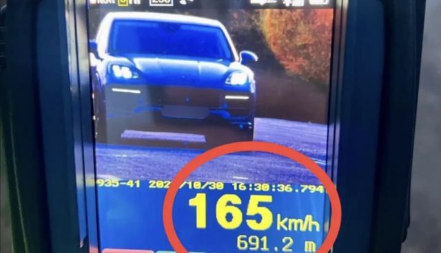 Iresponsabilitate totală pe drumurile din țară: un șofer a fost surprins cu 165 km/h pe drumul Chișinău–Dubăsari