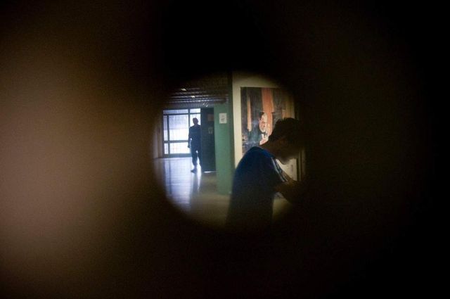 Agenți de la Penitenciarul Tulcea, prinși în flagrant cu etnobotanice și mită