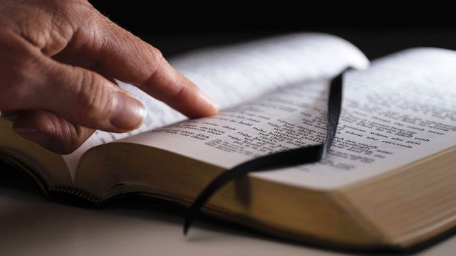 Cea mai veche și mai completă Biblie ebraică s-a vândut cu 38 de milioane de dolari la o licitație