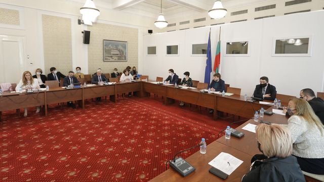 Бюджетната комисия прие намалението на ДДС на 9% за ресторантите
