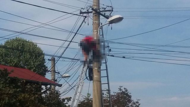 Accident de muncă: Muncitor în stare gravă după ce s-a electrocutat pe un stâlp de curent