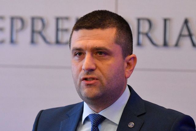 Radu Miruță și-a făcut vacanțele în Grecia și crede că raportul preț-calitate nu este în favoarea turismului românesc