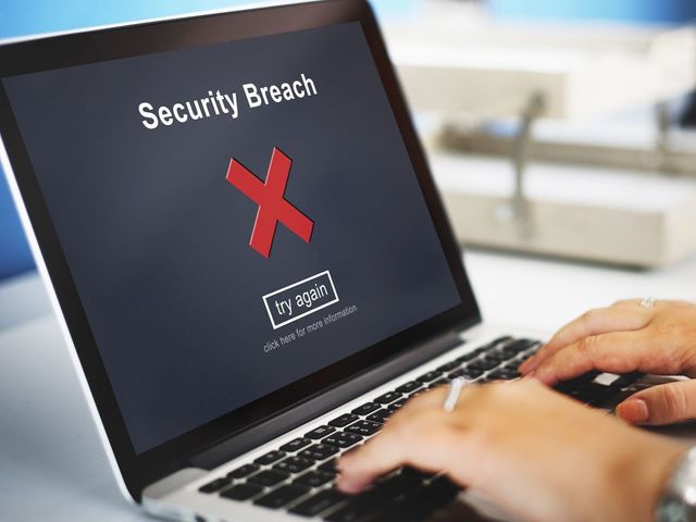 Hackerii ruși au atacat mai multe site-uri oficiale
