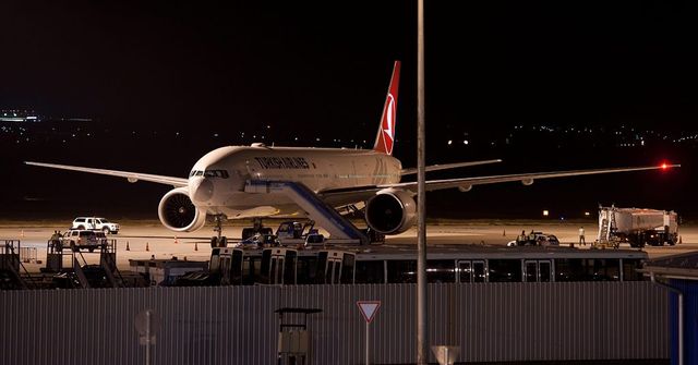 Megszakította útját a Turkish Airlines egyik járata Budapesten, meghalt egy 11 éves gyerek