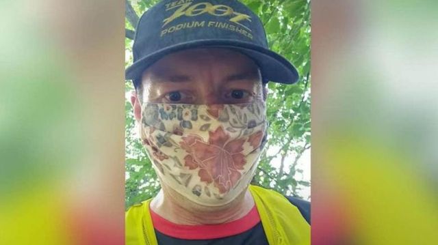 Un medic din Anglia a alergat cu masca pe față 35 de kilometri ca să vadă dacă mai poate respira