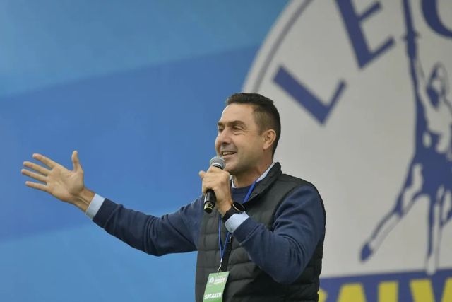 Lega, l'arrivo dei giovani a Pontida tra cori e striscioni