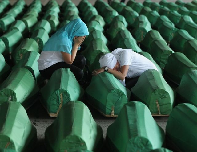 Холандия намали вината си за клането в Сребреница