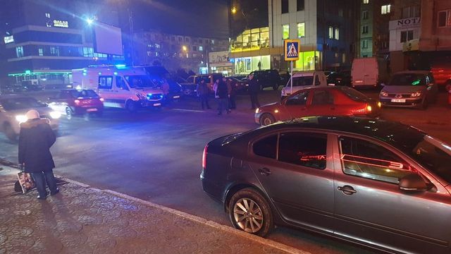 Автомобиль сбил беременную женщину на пешеходном переходе в столице