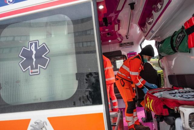 19enne accoltellato fuori metro a Roma, è grave