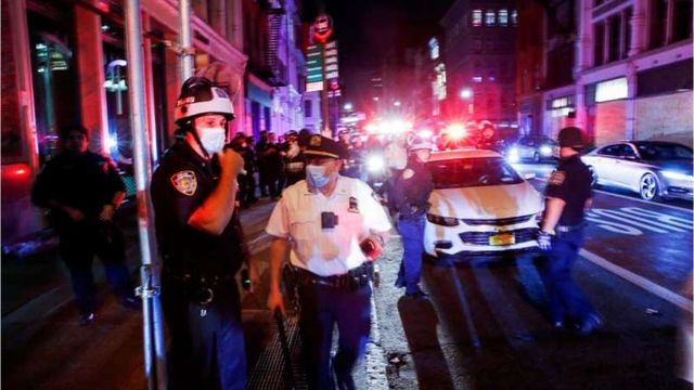 Peste 700 de arestări la New York în urma jafurilor din timpul nopții