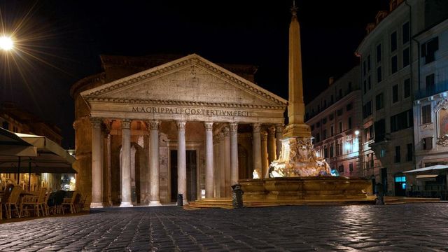 Un turista giapponese cade dal parapetto del Pantheon e muore