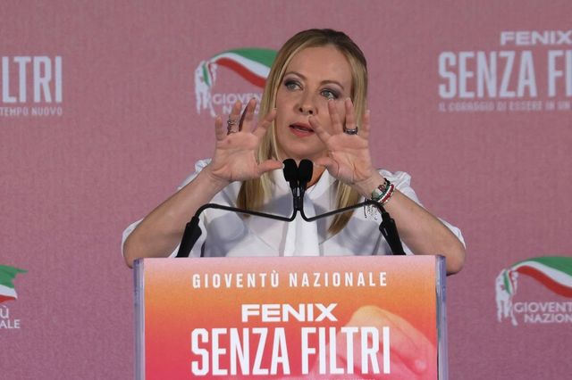 Meloni, le minacce si moltiplicano ma non abbiamo paura