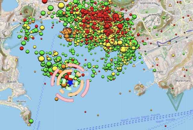 Forte scossa di terremoto a Napoli oggi 14 aprile, epicentro ai Campi Flegrei
