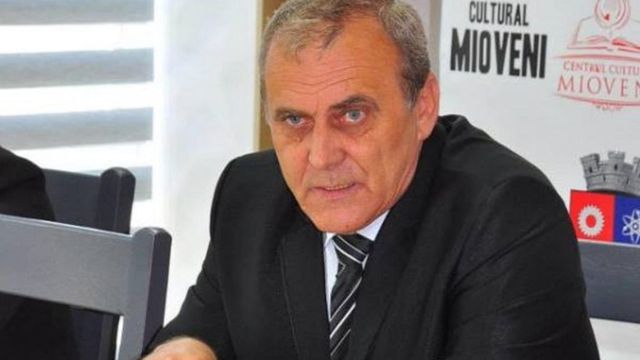 Primarul din Mioveni, prins în flagrant când restituia 10.000 de euro primiți avans pentru că nu a rezolvat o angajare
