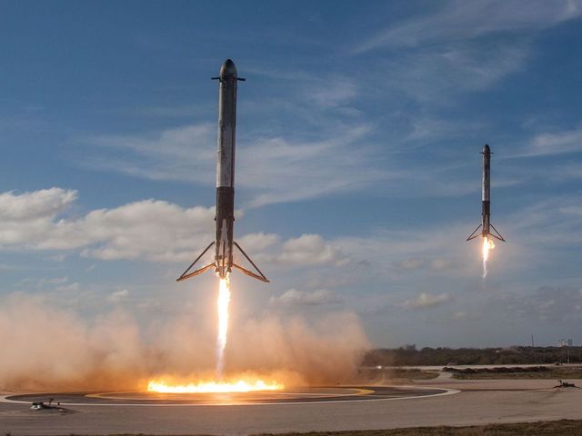 SpaceX запустила Falcon Heavy с прахом 152 человек