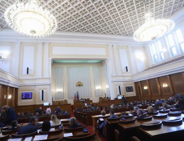 Част от промените в данъчните закони минаха на второ четене