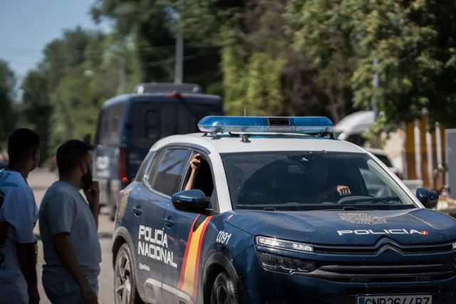 Denunciado por eyacular sobre una adolescente en un autobús en Granada