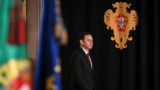 Los políticos de Portugal piden celebrar elecciones el 11 de mayo