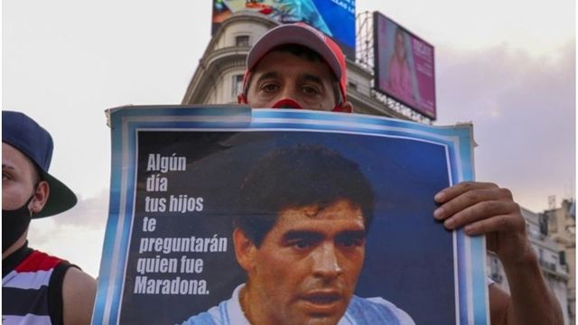Diego Maradona a murit din cauza unei insuficiențe cardiace, potrivit raportului preliminar al autopsiei