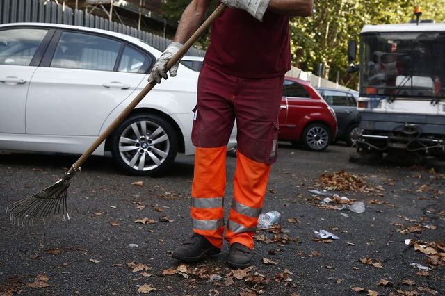 Napoli, morto operaio caduto dal tetto