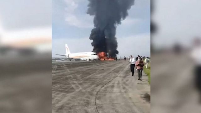 В Китае загорелся пассажирский самолет