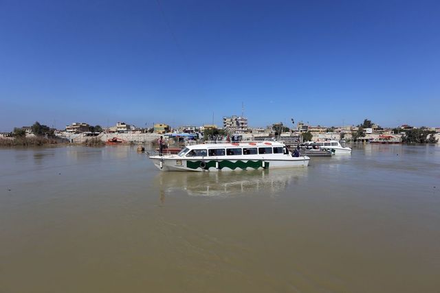 Traghetto ribaltato nel Tigri presso Mosul, almeno 71 morti