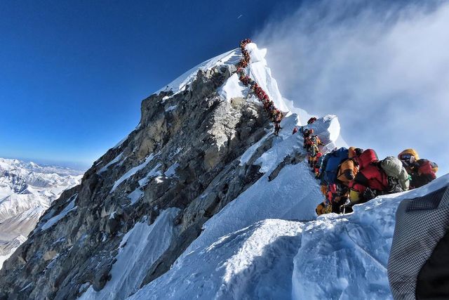 Hétvégén újabb három hegymászó halt meg a Mount Everesten