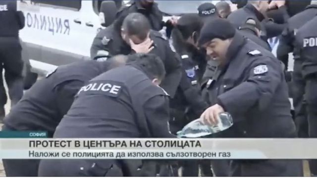 Polițiștii bulgari s-au intoxicat cu gazele lacrimogene destinate protestatarilor