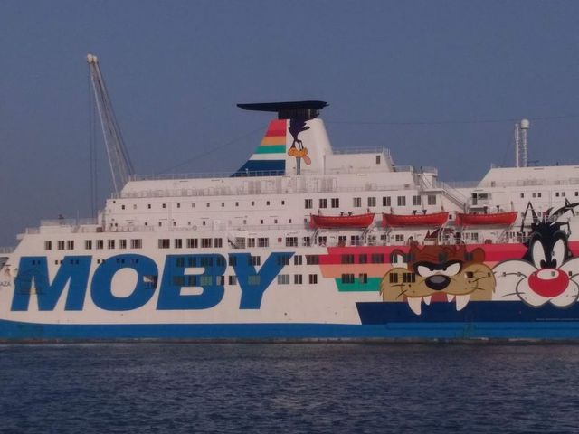 Tunisino si getta da nave quarantena Moby Zazà e muore
