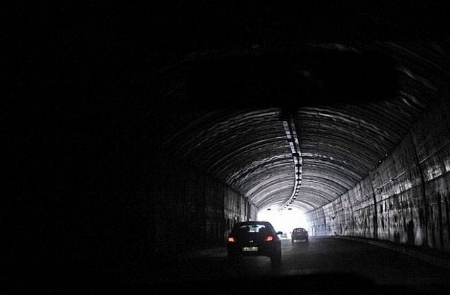 Ограничения в движението в тунел Траянови врата днес