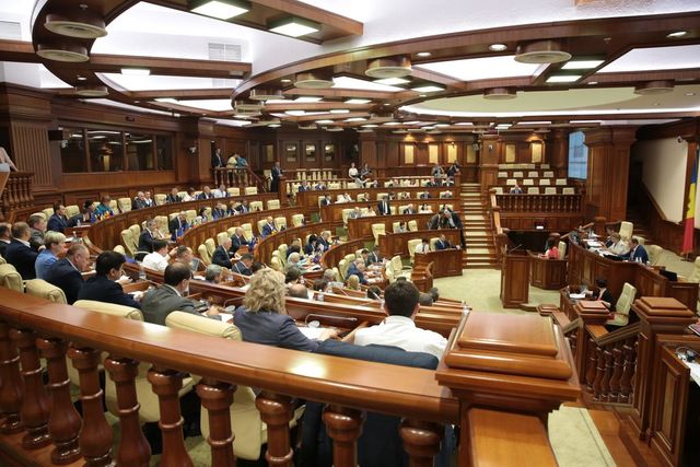 Comisia juridică, numiri și imunități a decis să propună Parlamentului aprobarea unor demisii din funcții
