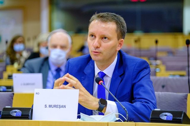 Un eurodeputat dezaprobă evenimentele din Parlamentul de la Chișinău: Cerem să fie respectată legea și voința oamenilor