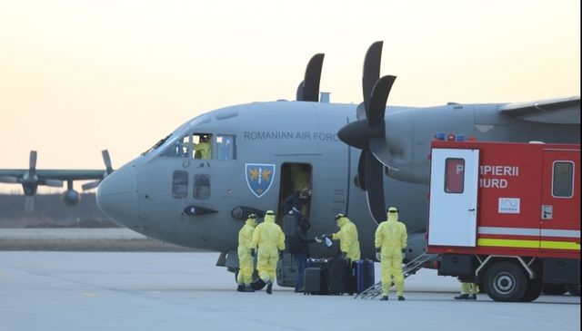 Avion MApN cu echipamente medicale, întors din zbor la București