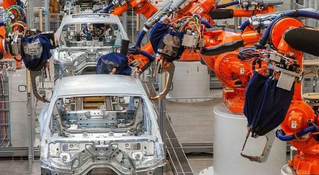 Auto Ue, 'mancano chip, stop della produzione imminente'
