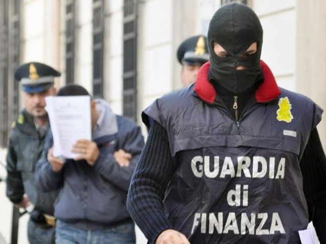 Maxi frode fiscale da 100 milioni di euro: 13 arresti, anche elementi vicini a camorra e mala romana
