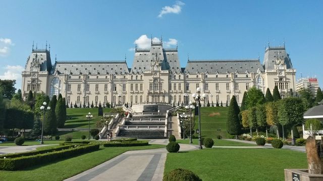 Protest spontan al angajaților muzeelor din cadrul Palatului Culturii, din Iași