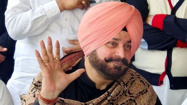 Navjot Singh Sidhu makes his comeback to commentary