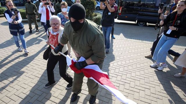 Начались задержания участниц женской протестной акции в Минске