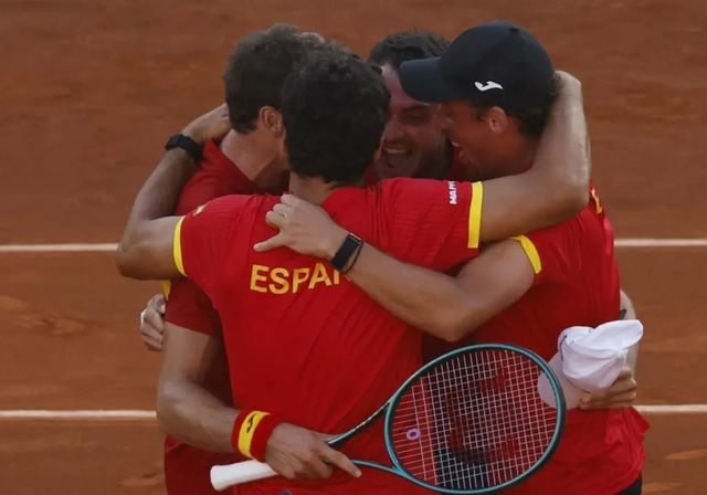 España remonta lo imposible