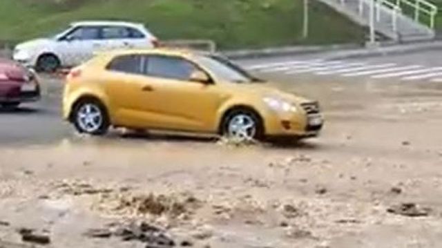 Strada Albișoara din capitală a fost inundată