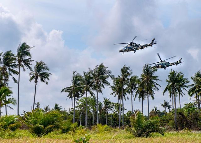 Două elicoptere militare s-au ciocnit în timpul unui exercițiu din Malaysia. Zece persoane au murit